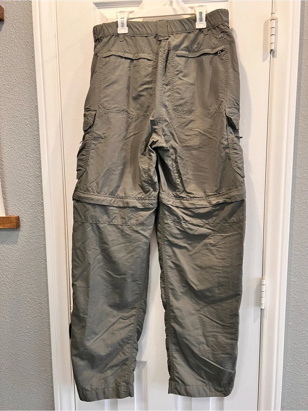 REI Co-op Men’s Convertible Hiking Pants Size Medium M 34L Zip Off Cargo Grey